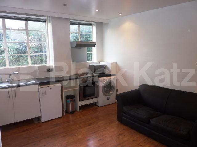 			BY REGENTS CANAL!, 2 Bedroom, 1 bath, 1 reception Flat			 Highstone Mansions Camden Road, CAMDEN